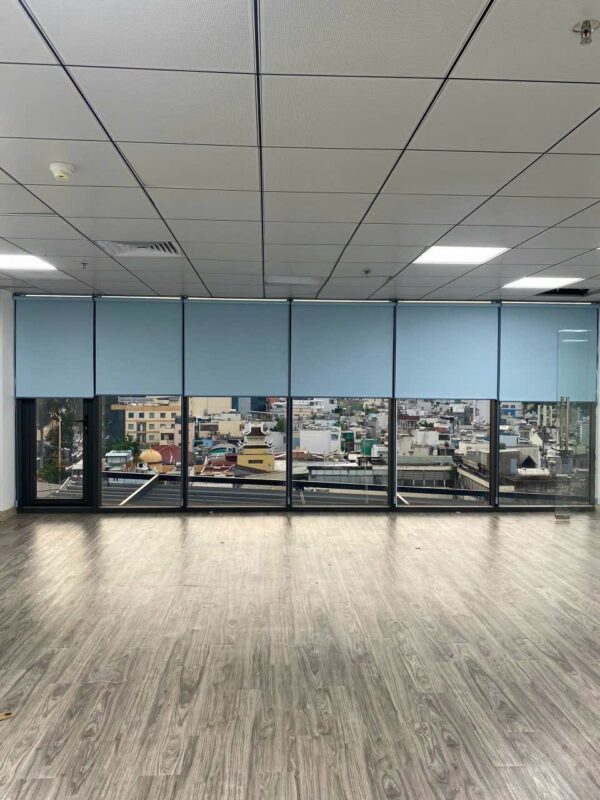 Rèm cuốn trơn cho văn phòng cản nắng, cản sáng 100% Rèm cuốn trơn cho văn phòng cản nắng, cản sáng 100%